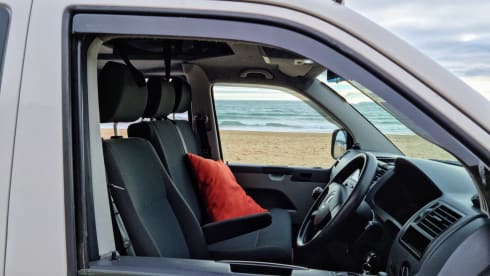 Barbarella – 4 Berth Cosy VW T5 Campervan 