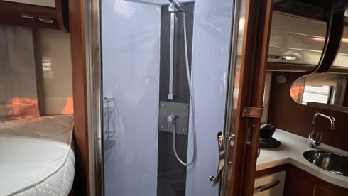 Casa Viaggio – Spacious Hobby Alcove Family Camper with fixed bunk bed