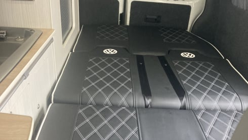 Elsie Girl – 2 berth VW semi high top campervan 