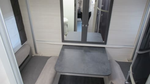 Challenger premium with central and bunk bed