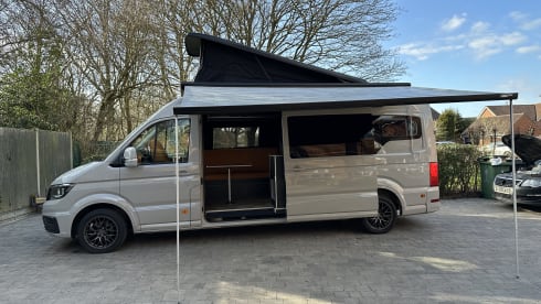 Doogle – 5 berth Vw Crafter campervan lwb