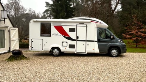 Bart Lola – 4p Bürstner semi-integrated uit 2016