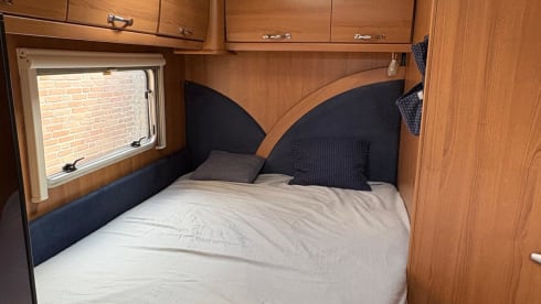 Lovely luxury camper 4p LMC semi-integrated from 2009 
