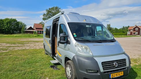 2p Sun Living bus uit 2009
