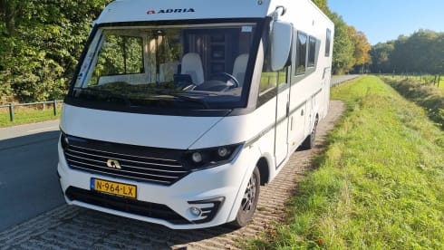 A comfortable, beautiful and light camper ADRIA SONIC PLUS 700 DC EURO 6