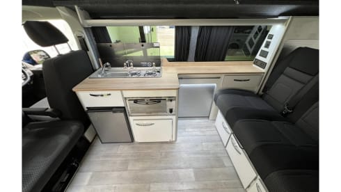 Noah – VW LWB Campervan 4 berth