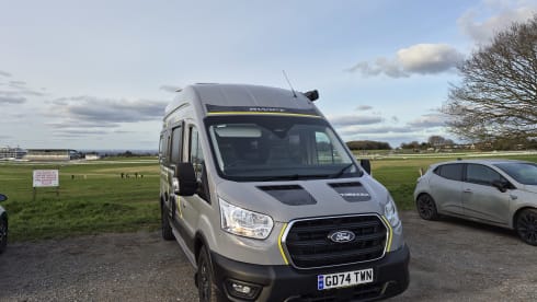 Theodore  – Swift-Bus mit 2 Schlafplätzen ab 2025