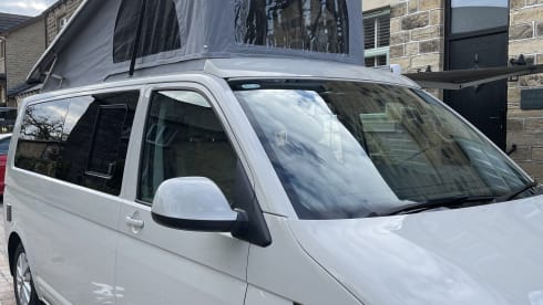 Bobella – 2021 - Luxury - Volkswagen LWB Automatic Camper-Van 