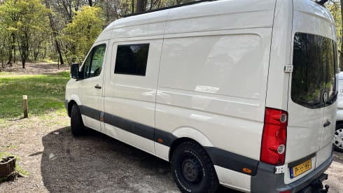 PatHFinder, the Off-Grid Volkswagen Crafter camper from Rotterdam