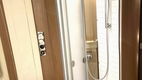 Jelle  – 4-Personen-Burstner-Teilintegrierter mit Queensize-Bett