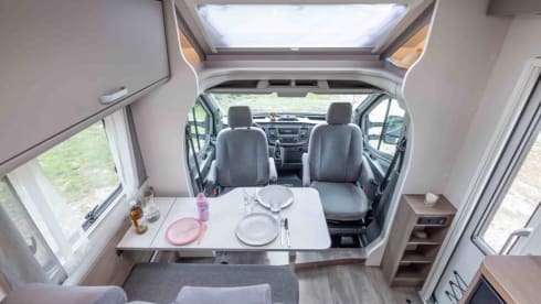 Brom – 4p Carado from 2024, semi-integrated new camper