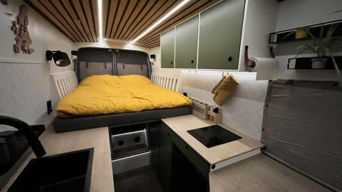 Nomad – Luxe Off-Grid Ford Transit – Airco – 6 kWh – Vrij Kamperen