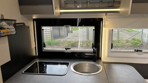 Rientje – 4p Chausson 777 titanium Premium Full Option Semi-Integrated 023