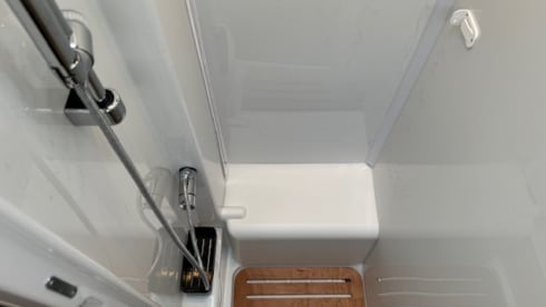 TWIN SUNNY – SEMI-INTEGRATED T 670 S TWIN BEDS, AUTOMATIC