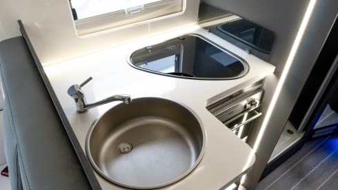 UWU – Zefiro 696 Fixed Island Bed 4 Berth 2024 motorhome 