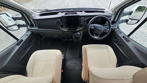 Rimor has it. –     La Grande Fuga – Spazioso camper familiare a 6 posti letto