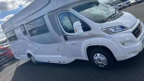 747 – RollerTeam 747 Luxus-Wohnmobil mit 6 Schlafplätzen