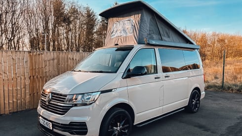 Rogue Three – Top Spec Volkswagen T6.1 | Comfortable & Slick | Sleeps 4