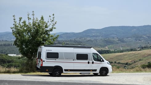 Maliki II – 5***** Dethleffs CamperVan - 2023 - full option - 6.4 meters - 140 hp