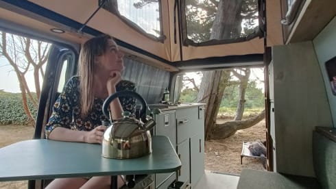 VW Bussy – Volkwagen T5 with outdoor kitchen