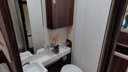 Beautiful family camper for 5 people, fully equipped