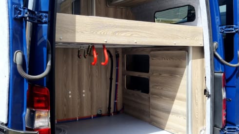 Ronnie – Fully Off-Grid Mercedes Heating & shower/Toilet (Insurance Included)