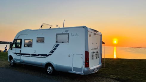 Fully equipped motorhome for a carefree holiday, even in winter!
