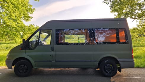 2p Ford bus from 2002