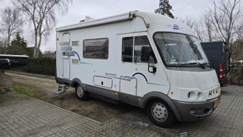 Boffertje On Wheels – Hymer B584 met hefbed, niet de mooiste, wel GOED!