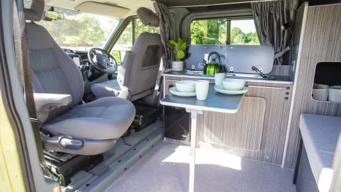 Mushy Pea – 2+2 berth Ford bus from 2006