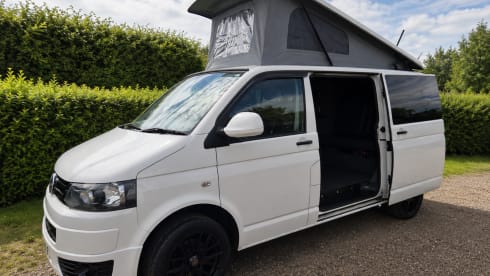 Wolfie – Volkswagen-Campingbus mit 4 Schlafplätzen ab 2026
