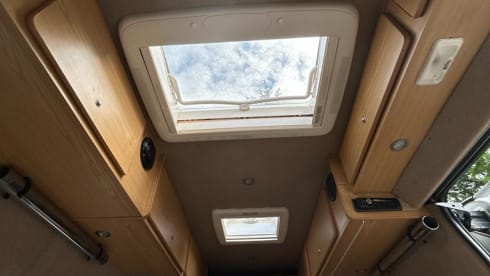 Izzy – 2 berth Renault bus from 2012