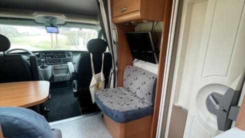 Roadrunner – Beautiful and very well maintained motorhome with lots of space
