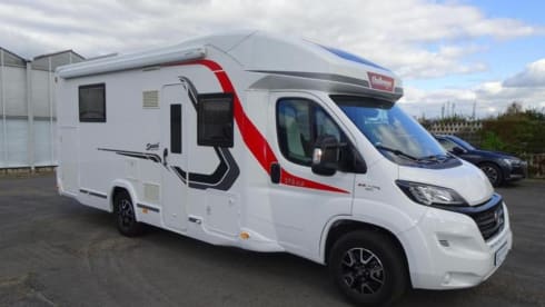 Challenger – Comfortable semi-integrated with large queen bed and lots of light
