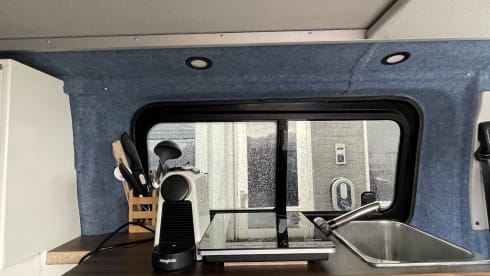 Fully electric bus camper⚡ travel sustainably through Europe