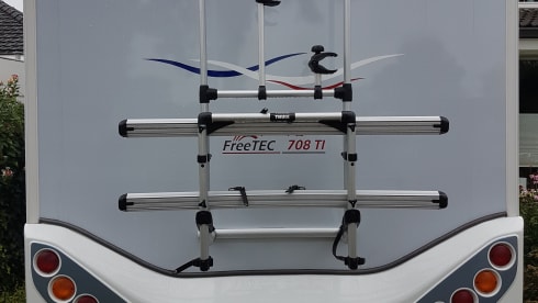 Comfortable camper with single beds and air conditioning