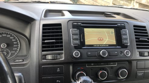 Leetro – 4p Volkswagen campervan from 2012