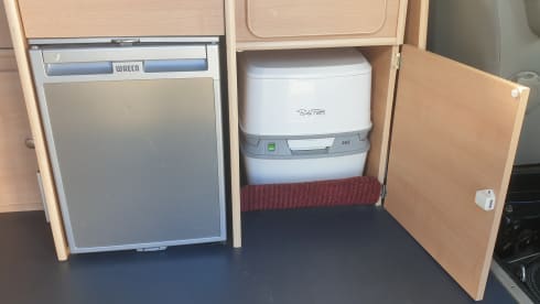 Neat Volkswagen T5 Bus Camper 2.5 TDI