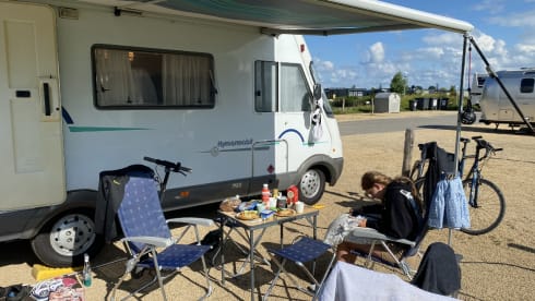 B544 – 5p Hymer integrated uit 1999