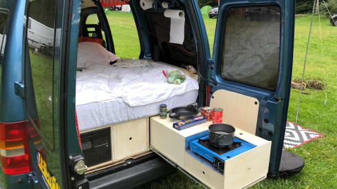 2p Peugeot campervan uit 1998