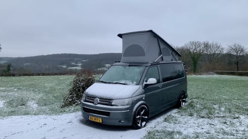 Multivanspecial – 4-seater Volkswagen bus from 2013