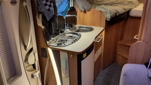 Very comfortable 3 p offgrid camper Eura Mobil