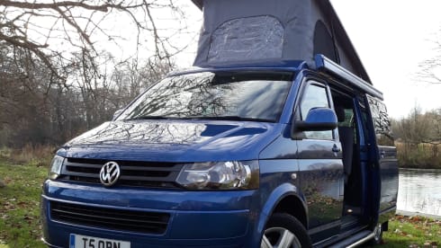 Cookie – 4 berth blue Volkswagen campervan cookie