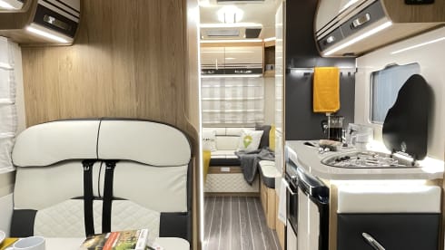 Phoenix – Luxury 4-6 Berth Roller Team Auto-Roller 747 AUTOMATIC - Fully Insured