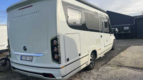 SMOVE – 2p Niesmann + Bischoff semi-integrated uit 2018