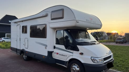 5 person comfort on wheels bunk bed, air conditioning and solar panel 
