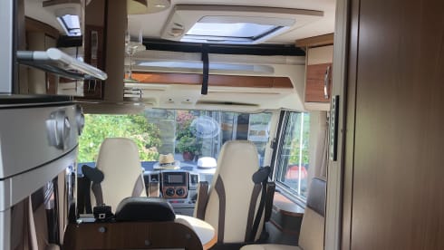 ZEER LUXE HYMER CAMPER – For rental to two experienced campers  
