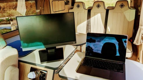 Vamos – Luxury Campervan and Nomad Office