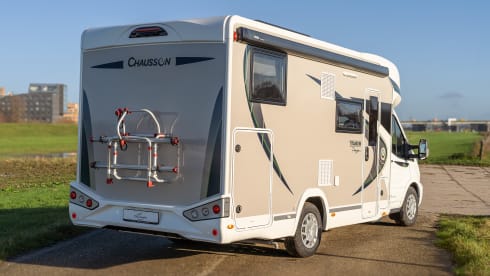 Chausson 3 – beautiful family camper, 5 persons with automatic transmission, built in 2024