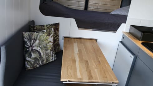 Jan – Jan │ Citroën Jumper 2 person camper bus